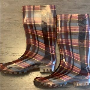 Rain boots. Says size 9. But fits like a size 8.5